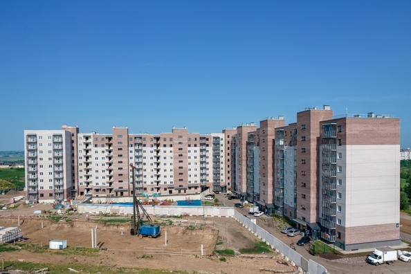 
  Продается 3-комн. квартира, 71.68 м², Светлова ул, д. 12
. Фото 2.