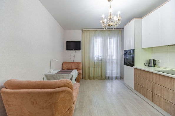 
   Продам 1-комнатную, 52 м², Алексеева ул, 48а

. Фото 2.