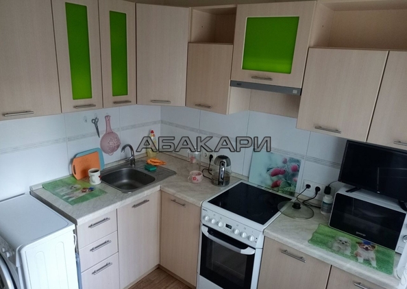 
  Сдам в аренду 1-комнатную квартиру, 40 м², Красноярск

. Фото 2.