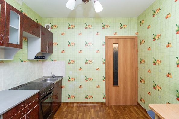 
   Продам 1-комнатную, 33 м², Карамзина ул, 30

. Фото 16.