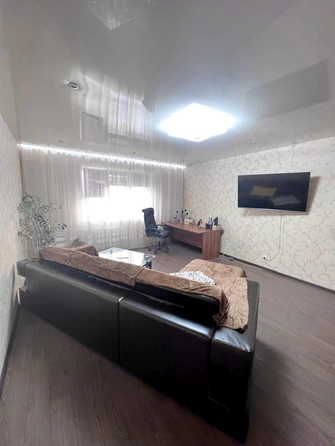 
   Продам 2-комнатную, 52.4 м², Воронова ул, 21

. Фото 2.