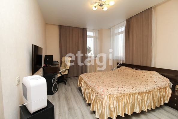 
   Продам 3-комнатную, 74 м², Авиаторов ул, 45

. Фото 7.