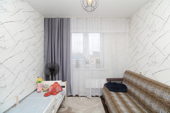 
   Продам 3-комнатную, 60.1 м², Республики ул, 49

. Фото 2.