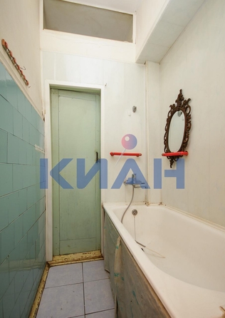 
   Продам 2-комнатную, 79.1 м², Малиновского ул, 8

. Фото 4.