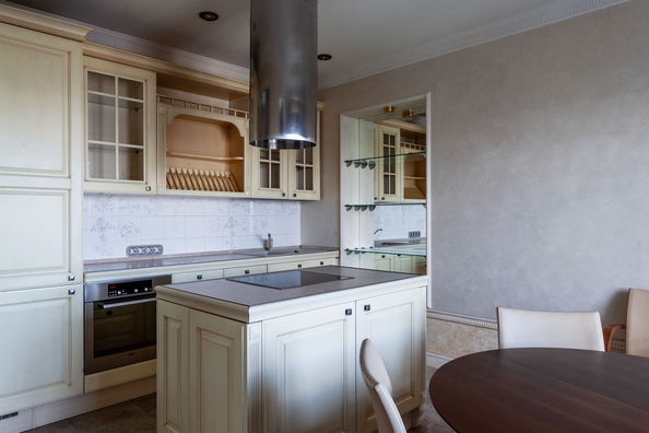 
  Продается 4-комн. квартира, 147 м², Менжинского ул, д. 10д
. Фото 3.