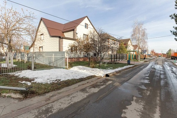 
   Продам дом, 295.9 м², Барнаул

. Фото 2.