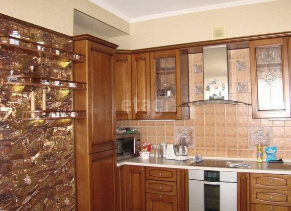 
   Продам 4-комнатную, 200 м², Комсомольский пр-кт, 40

. Фото 3.