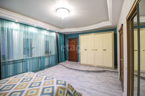 
   Продам 4-комнатную, 241 м², Профинтерна ул, 40А

. Фото 4.