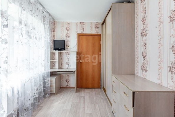 
   Продам 4-комнатную, 61.9 м², Кедровая ул, 3

. Фото 5.