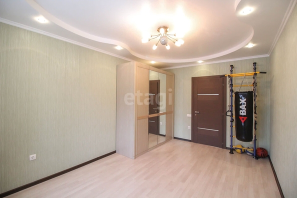 
   Продам 4-комнатную, 116.5 м², Лазурная ул, 11

. Фото 2.