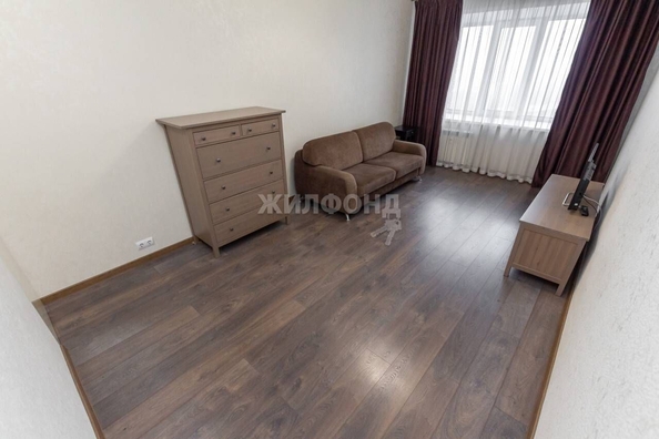 
   Продам 1-комнатную, 37.1 м², Юрина ул, 241А

. Фото 2.