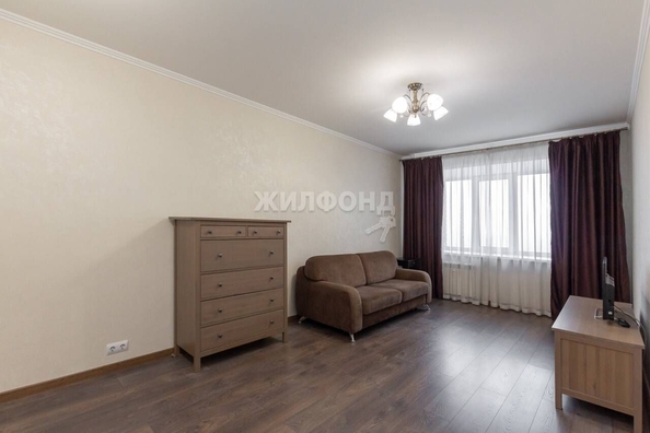 
   Продам 1-комнатную, 37.1 м², Юрина ул, 241А

. Фото 3.