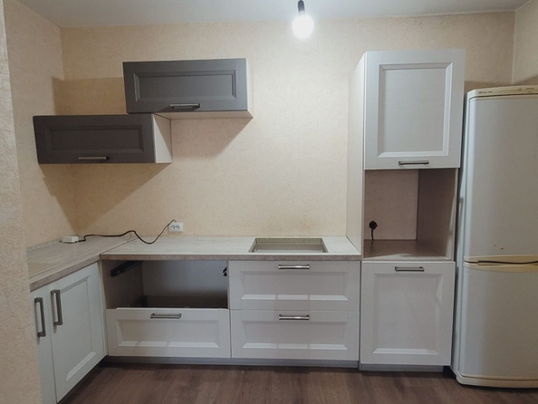 
   Продам 2-комнатную, 52 м², Лазурная ул, 1

. Фото 1.