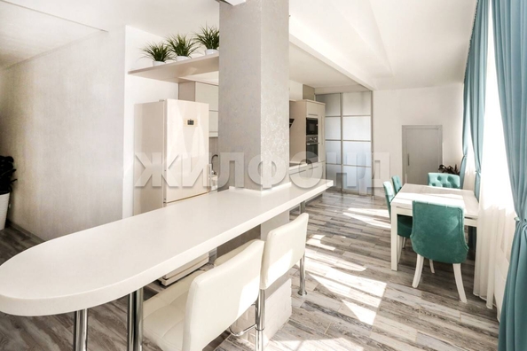 
  Продается 4-комн. квартира, 127.4 м², Папанинцев ул, д. 134
. Фото 8.