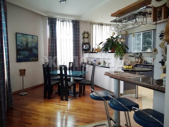
  Продается 4-комн. квартира, 213.3 м², Партизанская ул
. Фото 1.