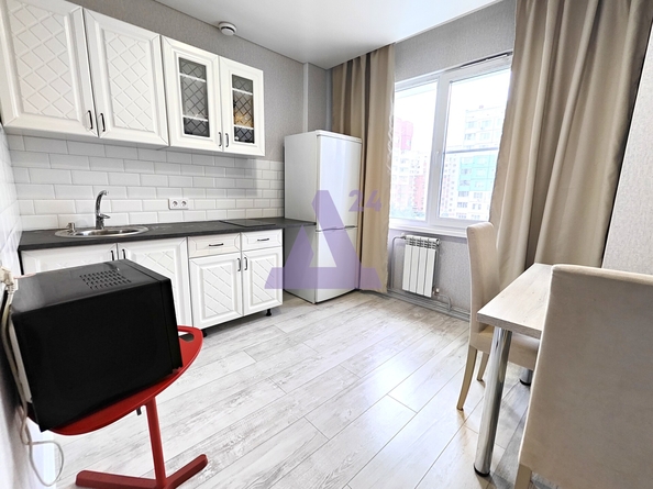 
  Продается 1-комн. квартира, 36.3 м², Лазурная ул, д. 41
. Фото 2.
