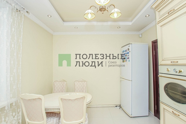 
   Продам 2-комнатную, 68 м², Хоца Намсараева ул, 2В

. Фото 4.