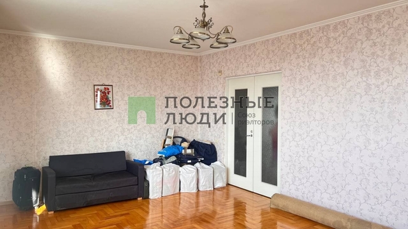 
   Продам 3-комнатную, 85.8 м², Бабушкина ул, 32

. Фото 2.