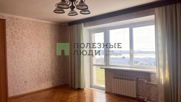 
   Продам 3-комнатную, 85.8 м², Бабушкина ул, 32

. Фото 3.