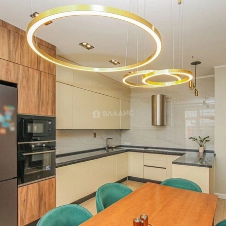 
  Продам 4-комн. квартиру 150.3 м². Фото 3.