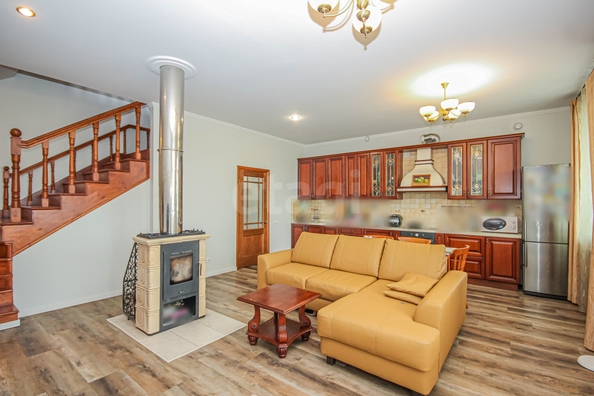 
  Продается 4-комн. квартира 215.1 м². Фото 2.