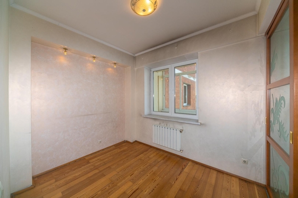 
   Продам 4-комнатную, 253 м², Александра Невского ул, 2

. Фото 22.