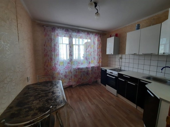
  Сдам в аренду 3-комнатную квартиру, 64 м², Усть-Илимск

. Фото 2.