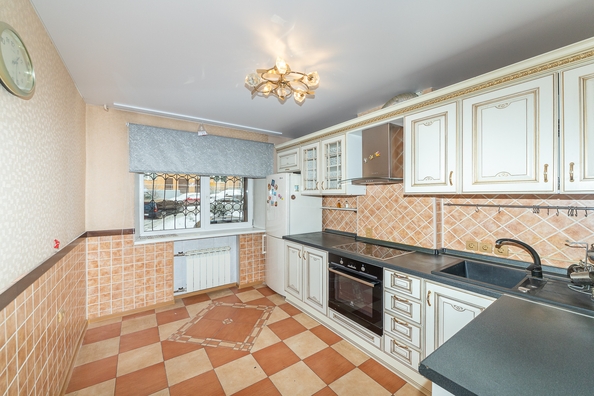 
   Продам 2-комнатную, 61 м², Байкальская ул, 244/1

. Фото 4.