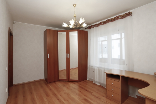 
   Продам 4-комнатную, 87 м², Байкальская ул, 310А

. Фото 9.