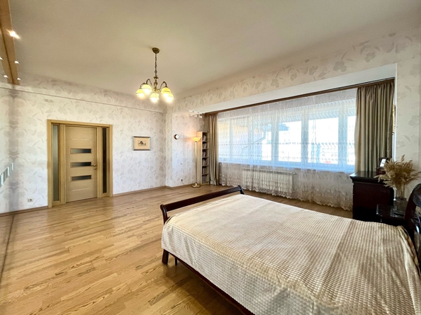 
   Продам 3-комнатную, 159.7 м², Гагарина б-р, 68А

. Фото 5.