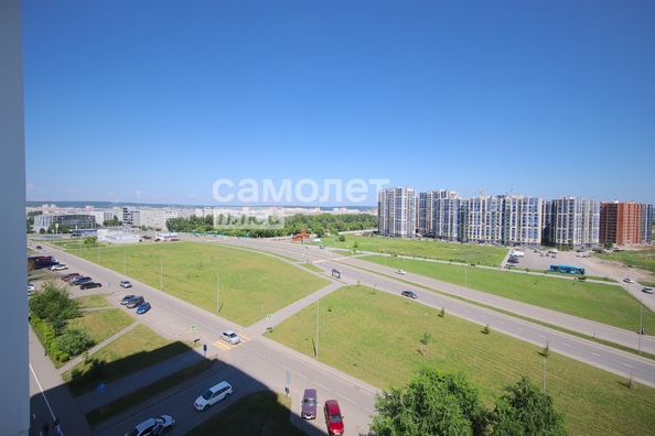 
   Продам 1-комнатную, 32.4 м², Строителей б-р, 59/1

. Фото 2.