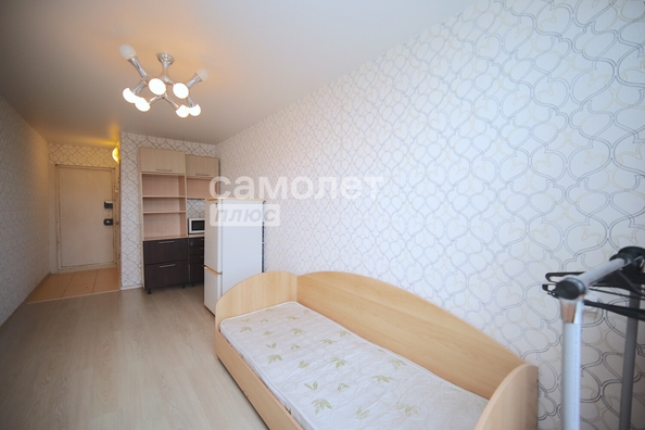 
   Продам 1-комнатную, 17.9 м², Строителей б-р, 20

. Фото 4.