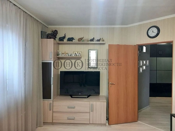 
   Продам 2-комнатную, 43 м², Суворова (Центральный) тер, 18А

. Фото 1.