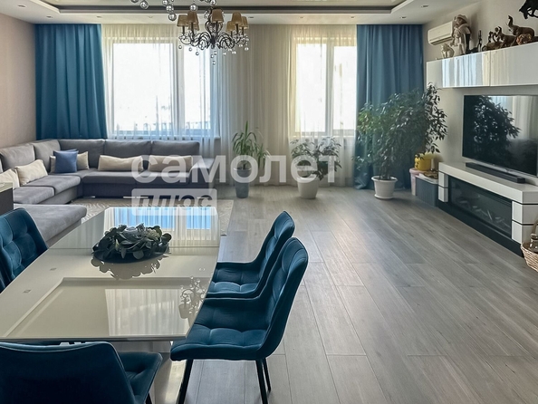 
   Продам 4-комнатную, 138.5 м², Свободы тер, 3

. Фото 1.