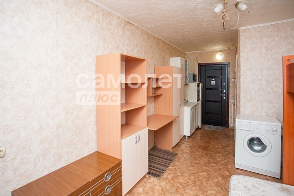 
   Продам 1-комнатную, 16.9 м², Строителей б-р, 52

. Фото 5.