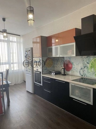 
   Продам 3-комнатную, 87 м², Космическая ул, 24а

. Фото 2.