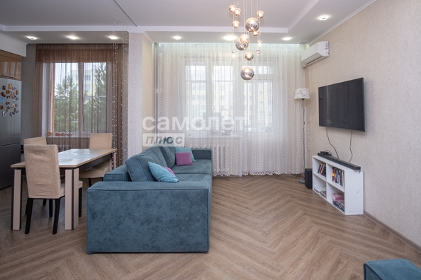 
   Продам 3-комнатную, 98 м², Осенний б-р, 10

. Фото 10.