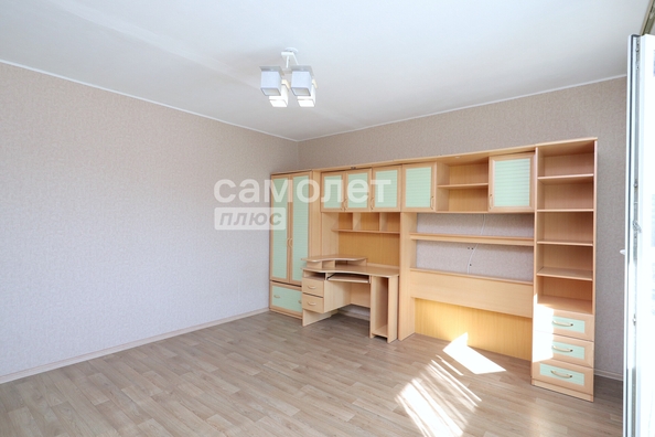 
   Продам 3-комнатную, 64 м², Строителей б-р, 52А

. Фото 9.