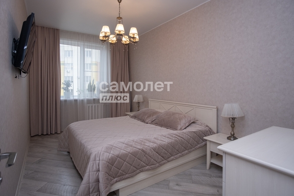 
   Продам 3-комнатную, 92.8 м², Осенний б-р, 8

. Фото 10.