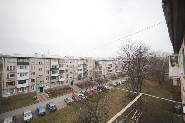 
   Продам 4-комнатную, 61.4 м², Строителей б-р, 25б

. Фото 20.