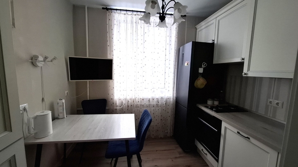 
   Продам 2-комнатную, 42 м², Весенняя ул, 16

. Фото 1.