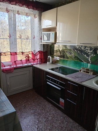 
  Сдам в аренду 3-комнатную квартиру, 60.6 м², Новокузнецк

. Фото 1.