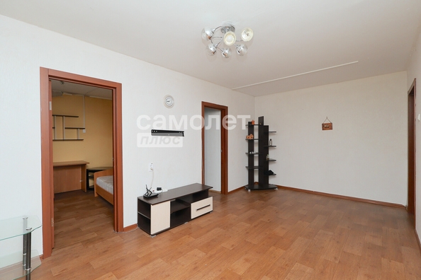 
  Продается 4-комн. квартира, 60.5 м², Строителей б-р, д. 33
. Фото 1.