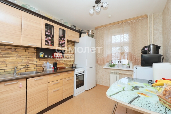 
  Продается 2-комн. квартира, 46.7 м², Солнечный мкр, д. 18
. Фото 2.