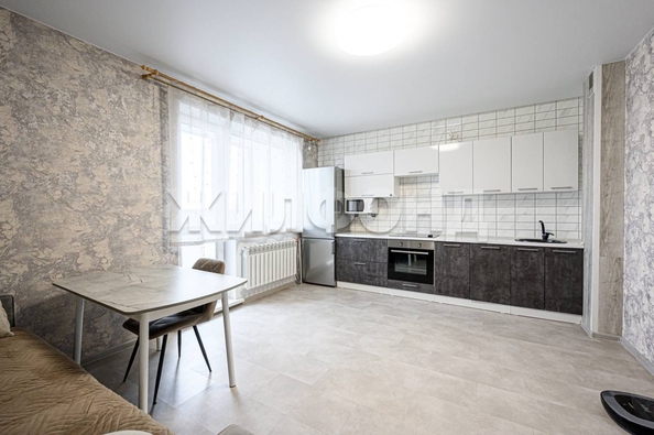 
   Продам 1-комнатную, 50.9 м², Кирова ул, 242

. Фото 2.