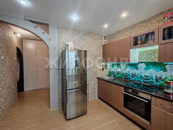 
   Продам 2-комнатную, 56.2 м², Связистов ул, 15

. Фото 3.