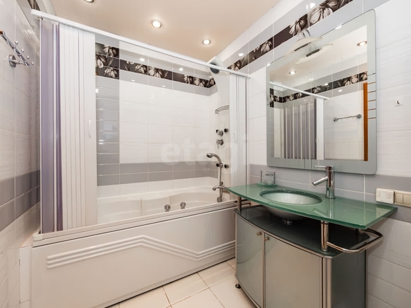 
   Продам 4-комнатную, 132 м², Обская ул, 50/1

. Фото 12.