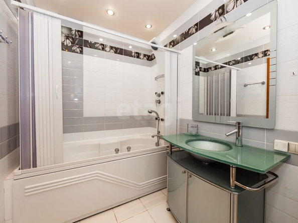 
   Продам 4-комнатную, 132 м², Обская ул, 50/1

. Фото 13.