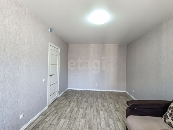 
   Продам 1-комнатную, 39.6 м², Околица мкр, 6

. Фото 2.