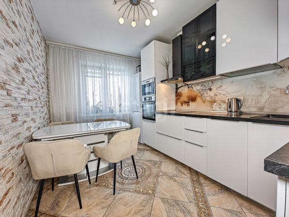 
   Продам 3-комнатную, 80.9 м², Закаменский мкр, 14

. Фото 2.